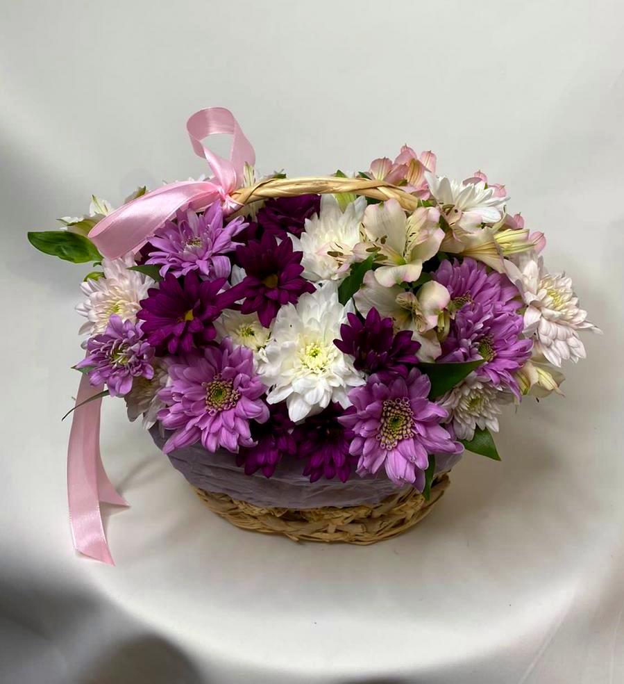 Цветочная композиция из Хризантемы и Альстромерии в корзине в Верхней Хаве