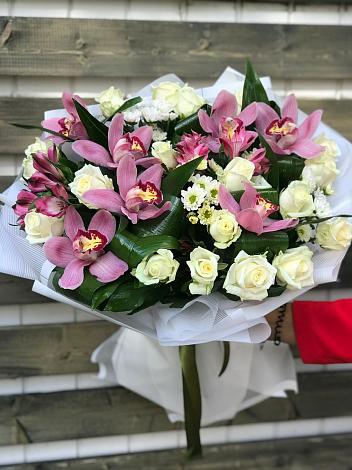 Букет цветов из: Розы и Хризантемы в Верхней Хаве