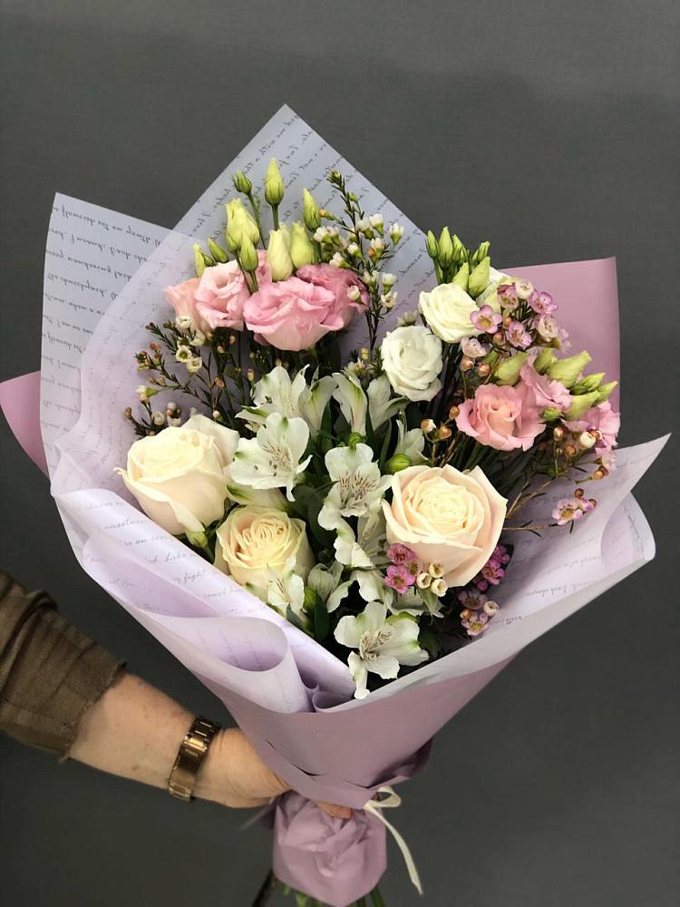 Букет цветов из: Альстромерии, Розы и Лизиантусы в Верхней Хаве