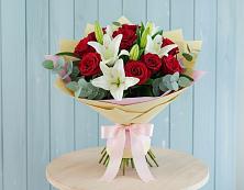 Букет цветов из:  Лилии и Розы в Верхней Хаве