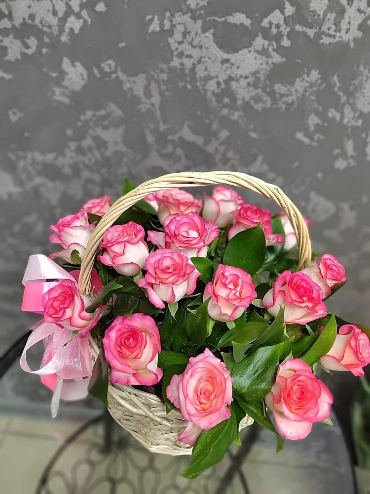 Цветочная композиция из Розы в корзине в Верхней Хаве