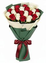 Букет Микс из красных и белых роз в Верхней Хаве