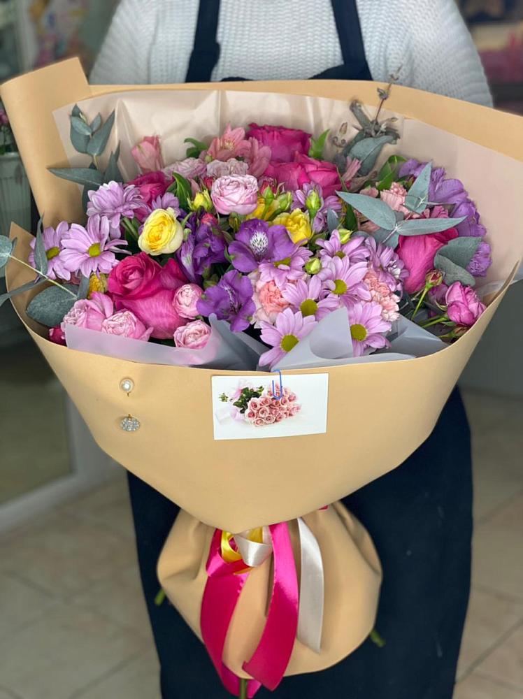 Букет цветов из: Хризантемы, Гвоздики и Альстромерии в Верхней Хаве