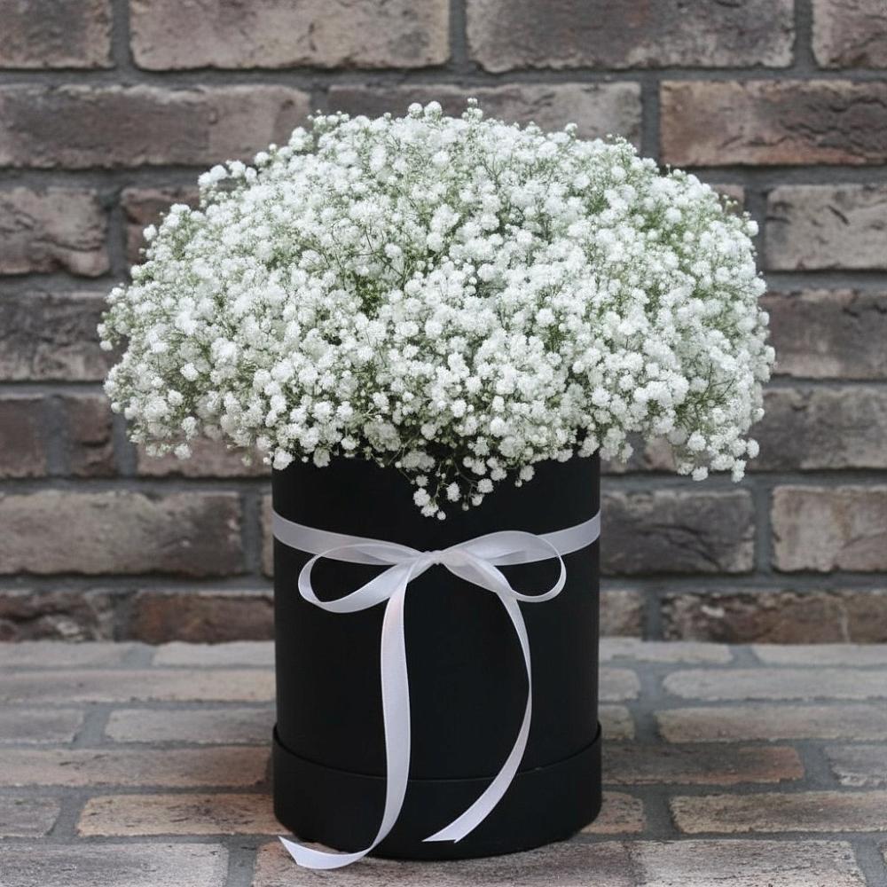 Цветочная композиция из Гипсофила в шляпной коробке в Верхней Хаве