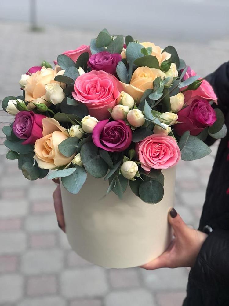 Цветочная композиция из Розы в шляпной коробке в Верхней Хаве