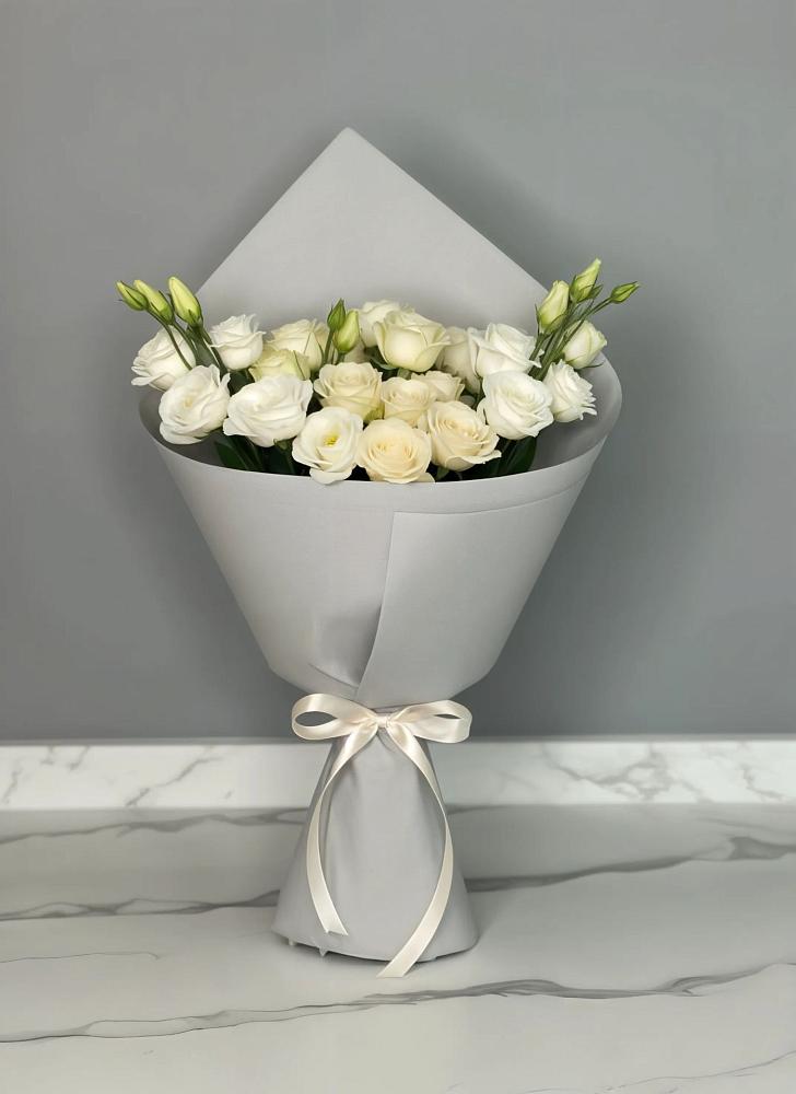 Букет цветов из: Розы и Лизиантусы в Верхней Хаве