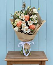 Букет цветов из:  Альстромерии, Лизиантусы, Розы и Хризантемы в Верхней Хаве
