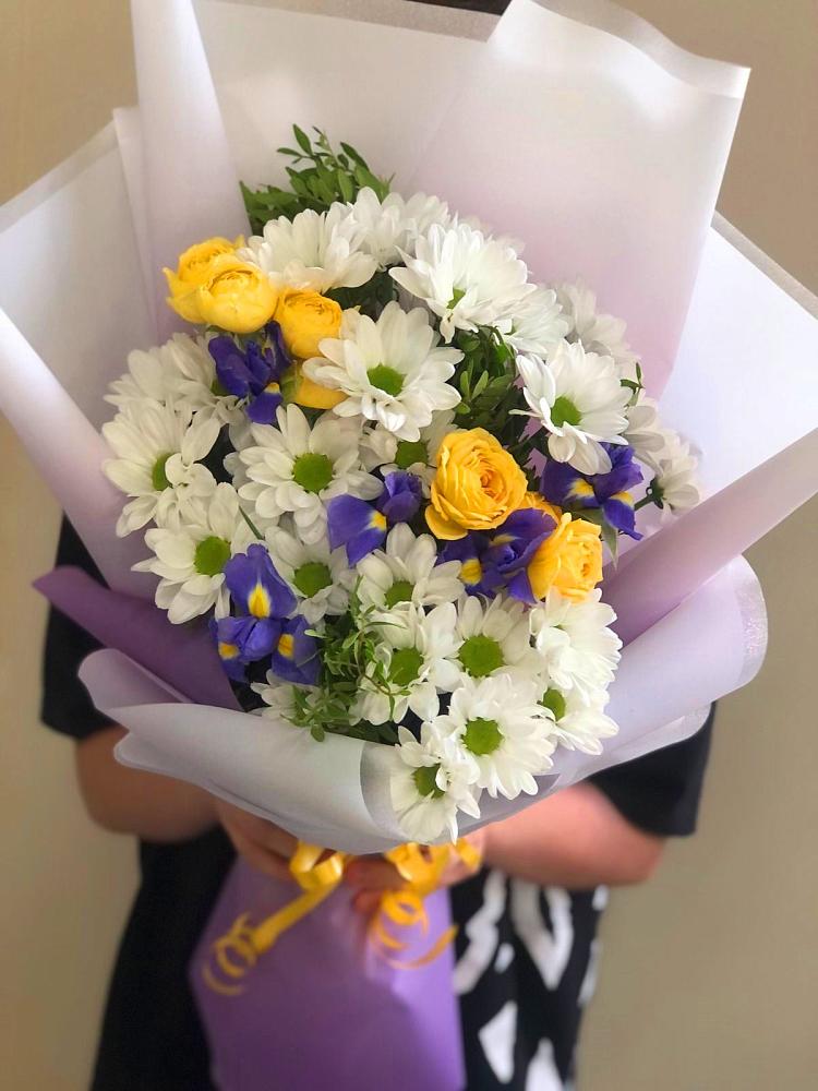 Букет цветов из: Ирисы, Хризантемы и Розы в Верхней Хаве