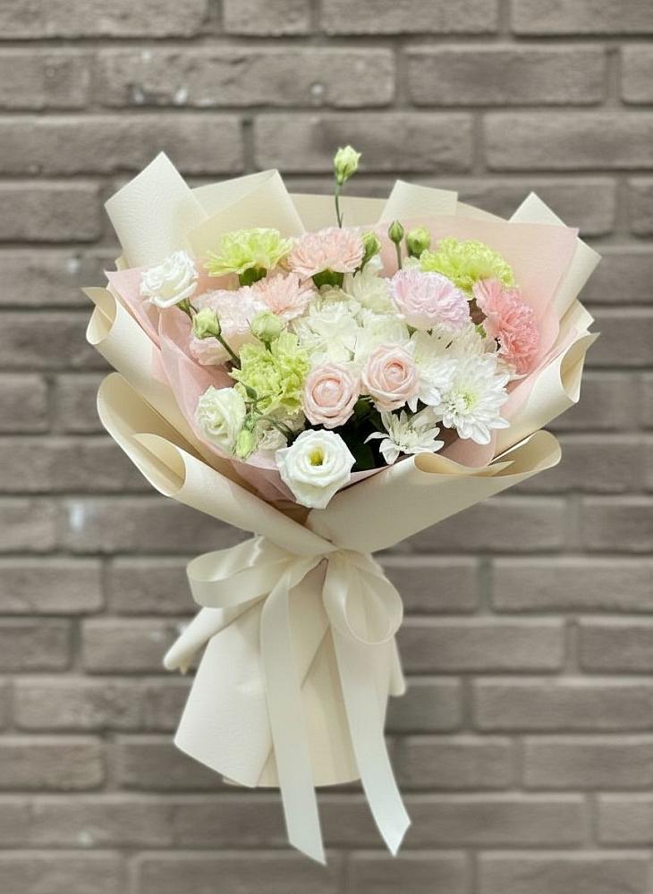 Букет цветов из: Гвоздики, Розы, Лизиантусы и Хризантемы в Верхней Хаве