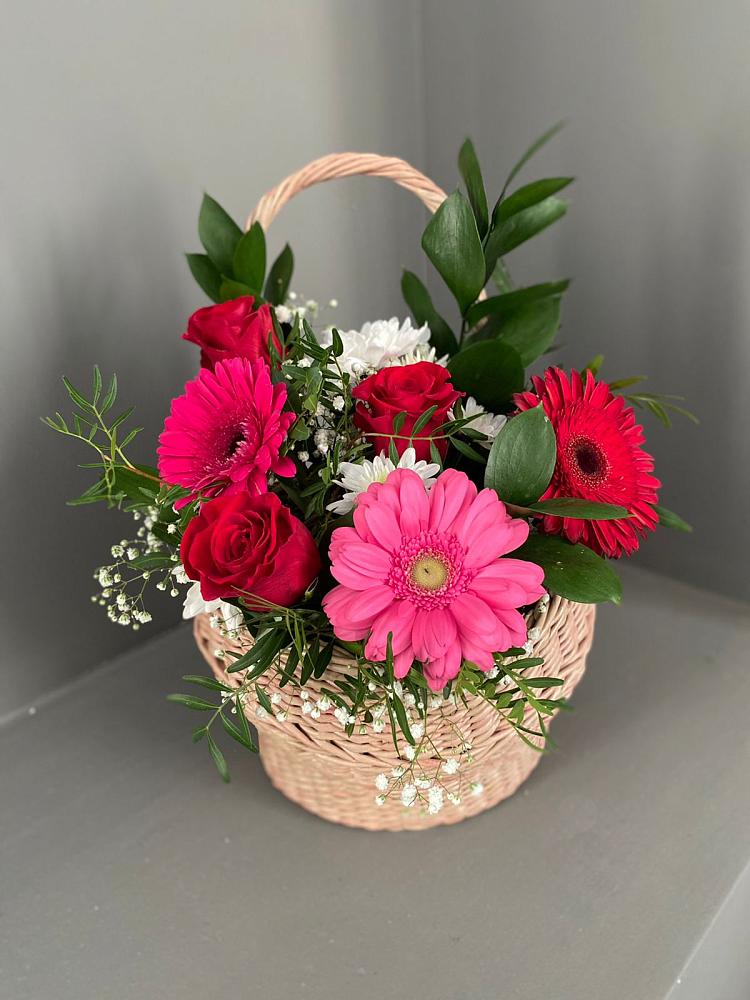 Цветочная композиция из Розы, Хризантемы и Герберы в корзине в Верхней Хаве