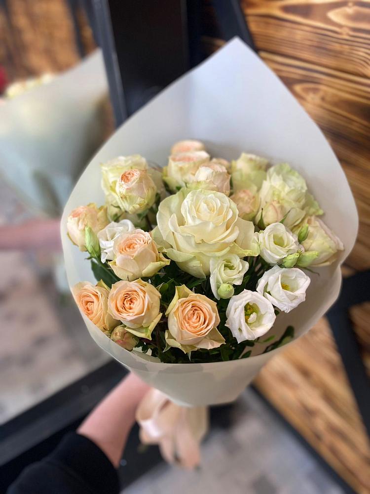 Букет цветов из: Розы и Лизиантусы в Верхней Хаве